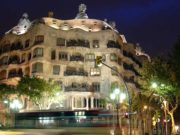 Casa Mila by Night: Öffnungszeiten, Eintritt, Preise, Tickets & Infos Casa Mila by Night: Öffnungszeiten, Eintritt, Preise, Tickets & Infos