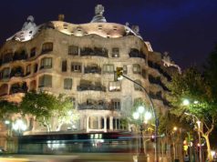 Casa Mila by Night: Öffnungszeiten, Eintritt, Preise, Tickets & Infos Casa Mila by Night: Öffnungszeiten, Eintritt, Preise, Tickets & Infos