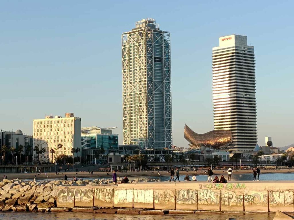 Spaziergang am Strand Barceloneta